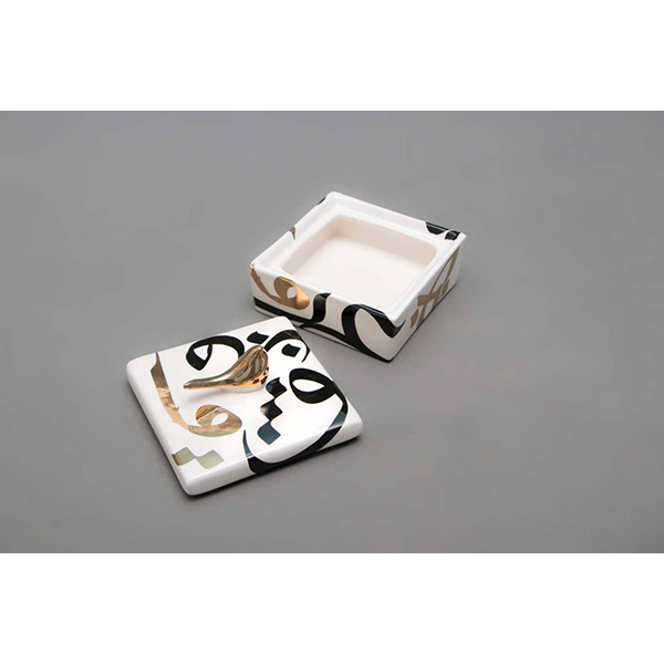 Ceramic choclate bar with gold calligraphy