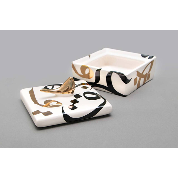 Ceramic choclate bar with gold calligraphy